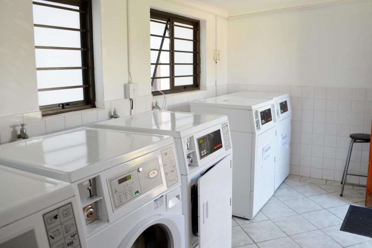 Broadway Self Catering Apartments ダーバンヴィル エクステリア 写真