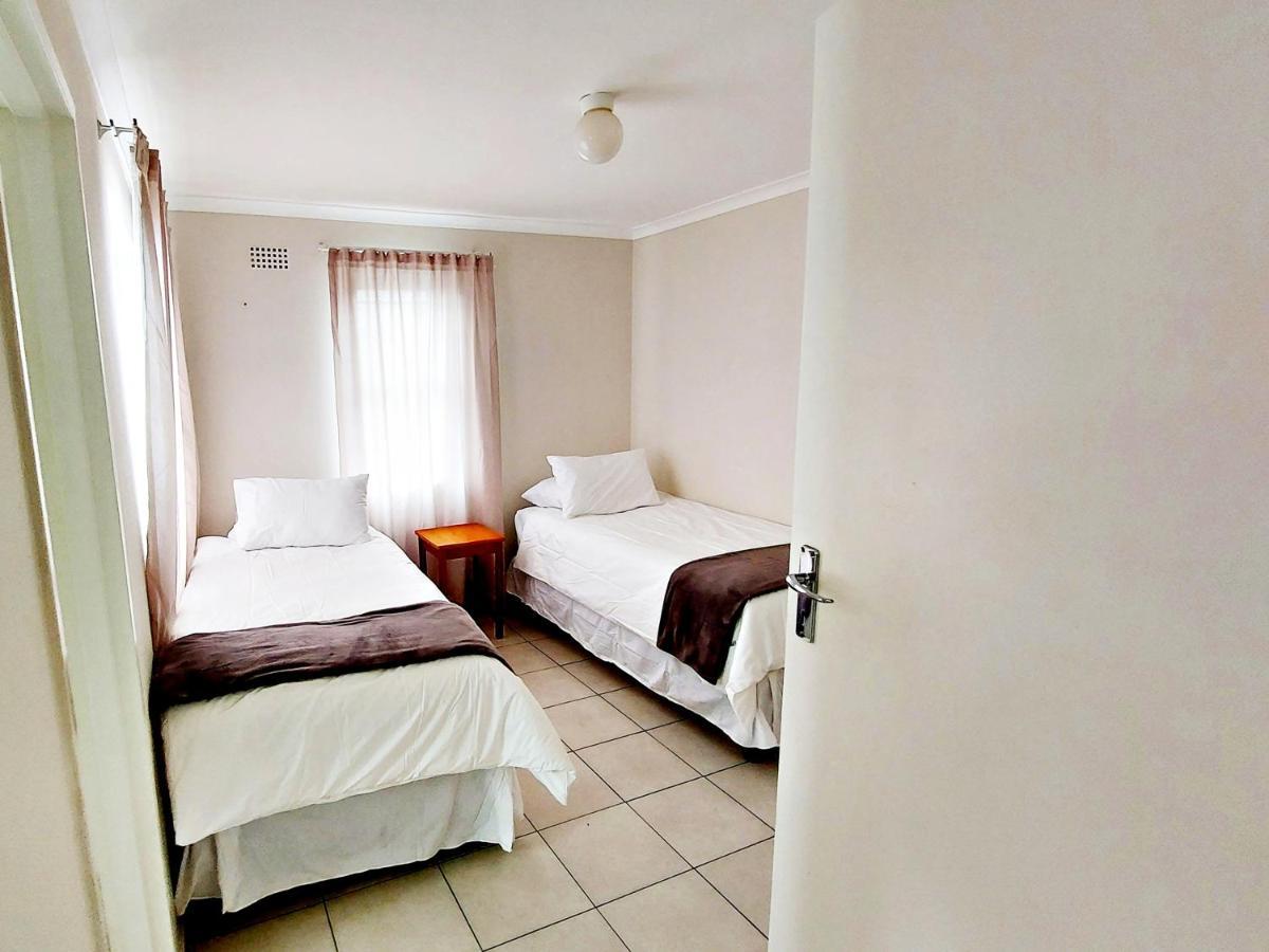 Broadway Self Catering Apartments ダーバンヴィル エクステリア 写真