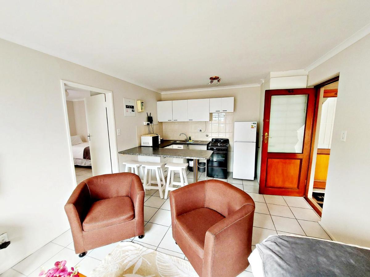 Broadway Self Catering Apartments ダーバンヴィル エクステリア 写真