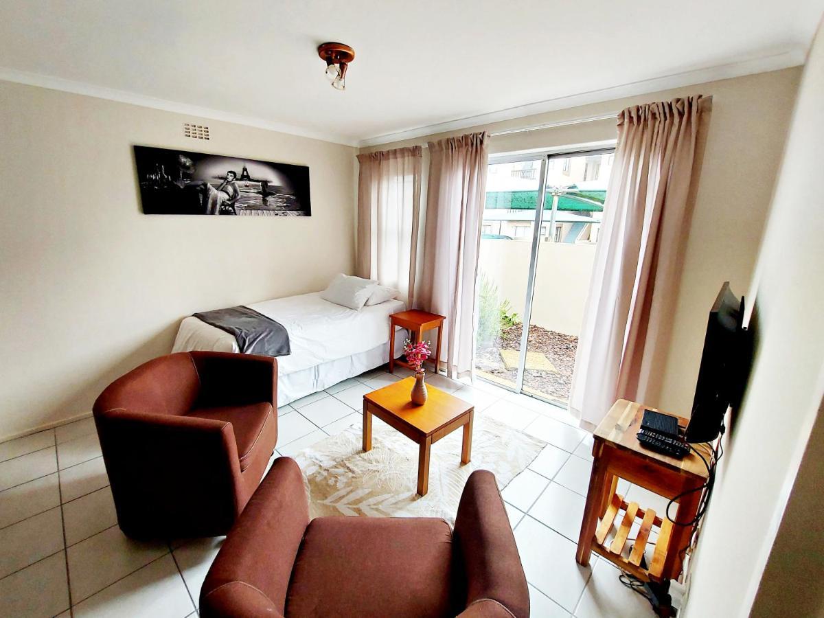 Broadway Self Catering Apartments ダーバンヴィル エクステリア 写真