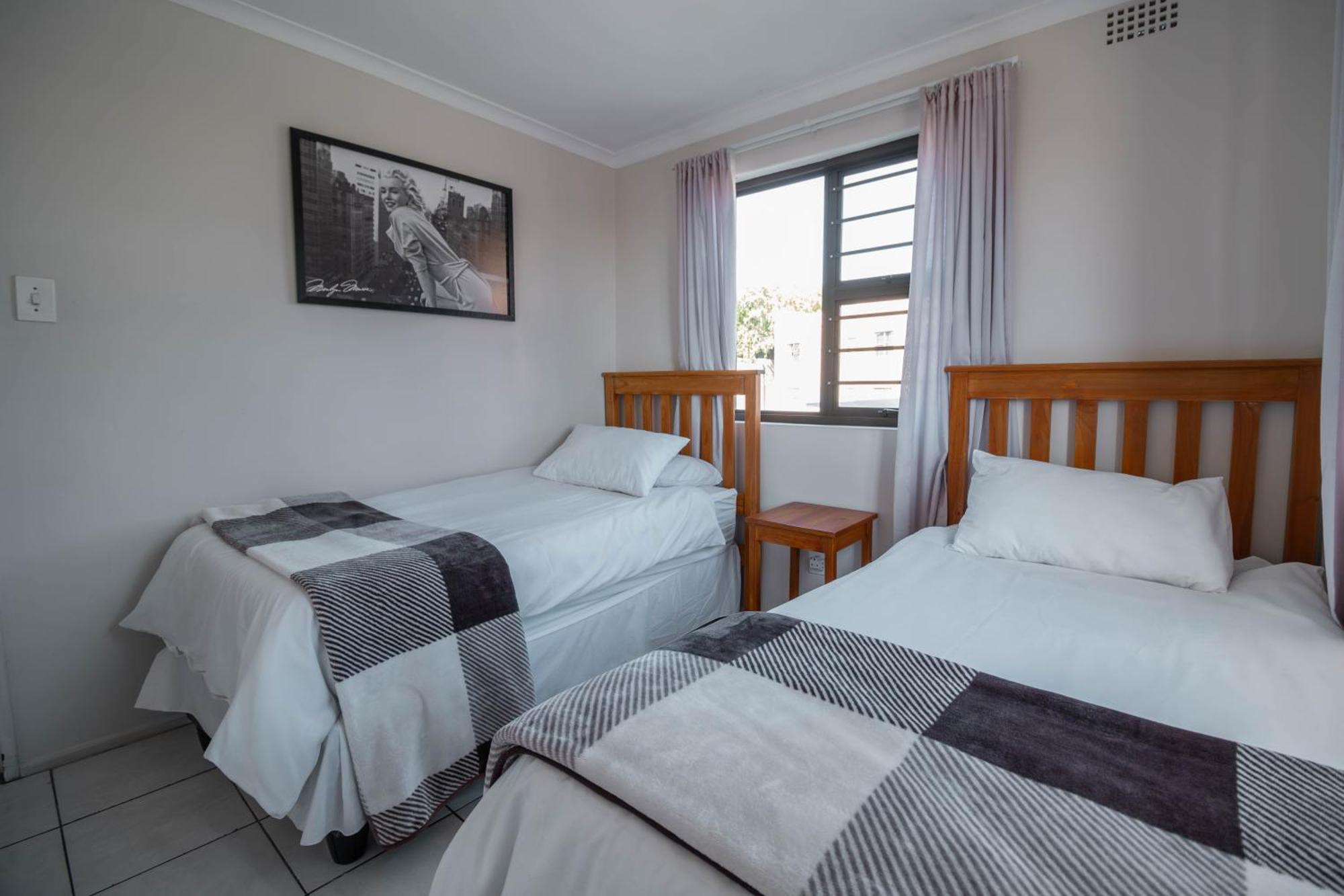 Broadway Self Catering Apartments ダーバンヴィル エクステリア 写真