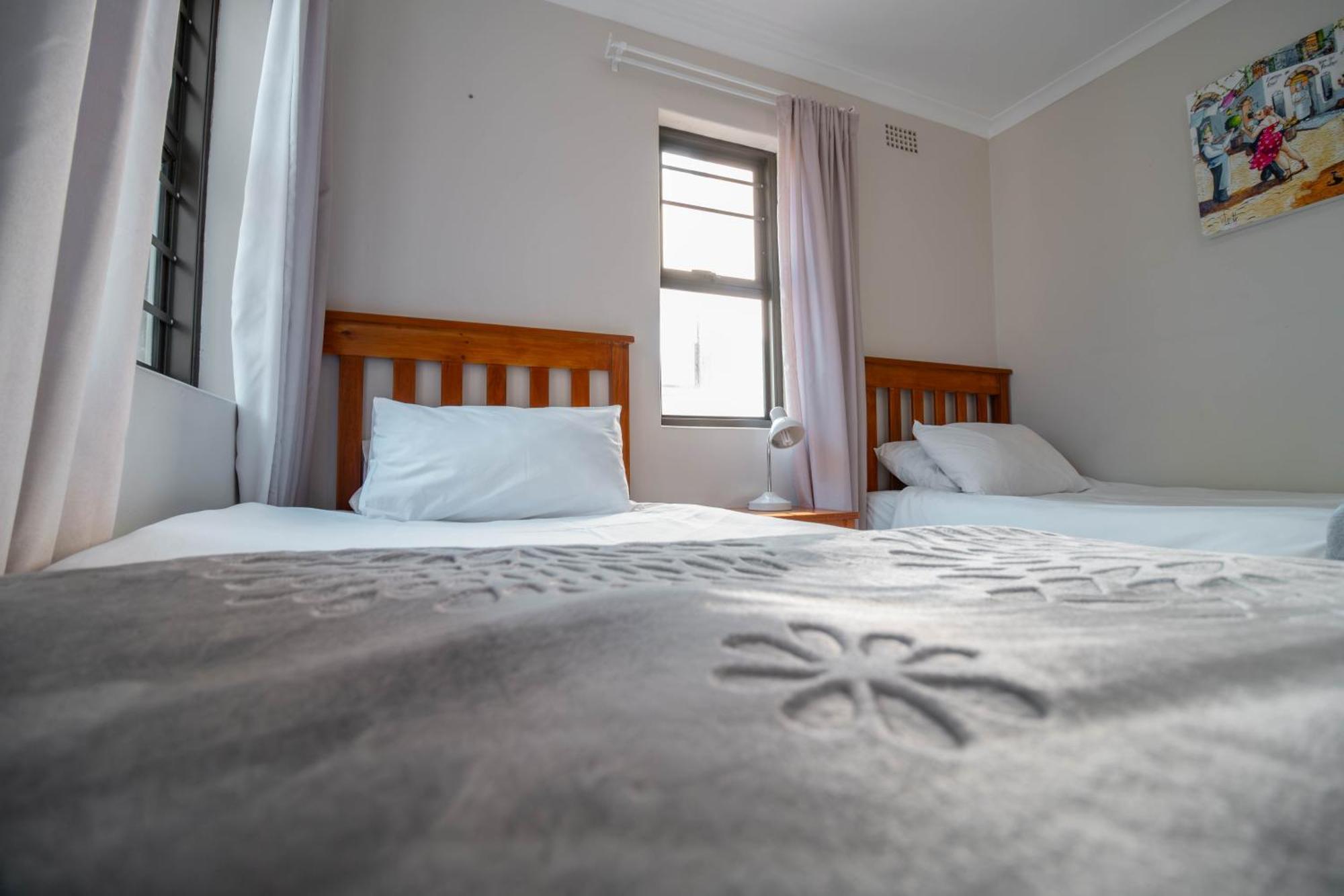 Broadway Self Catering Apartments ダーバンヴィル エクステリア 写真