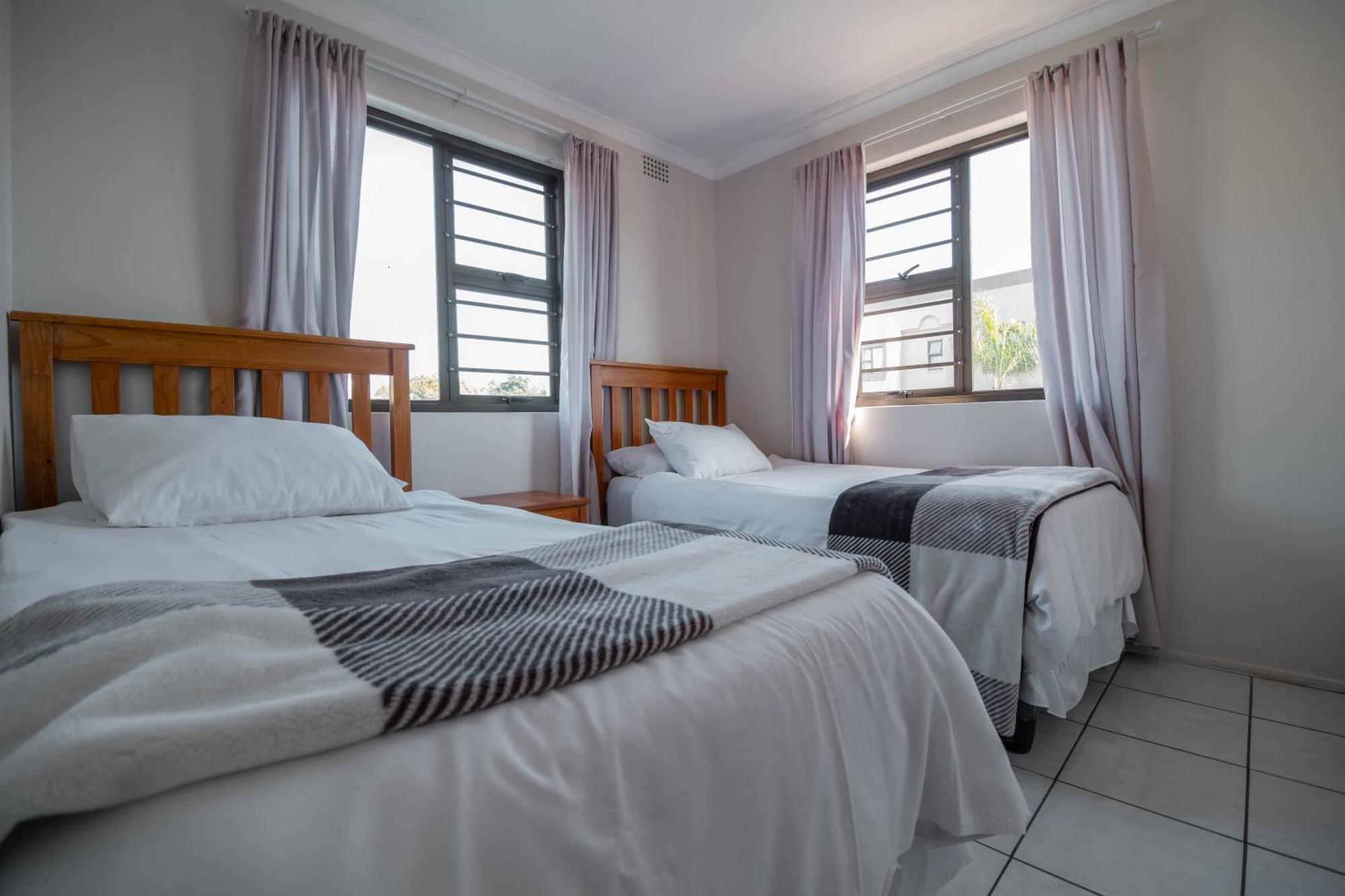 Broadway Self Catering Apartments ダーバンヴィル エクステリア 写真